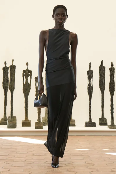 Look 11